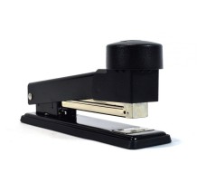 Engrapadora de Golpe, Media...